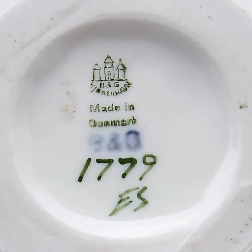 Фигурка "Девочка с котенком" - View 8