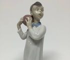 Статуэтка Мальчик с мячом