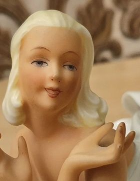 Танцовщица лежачая