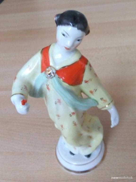 Статуэтка фарфор "Кореянка с цветком" - View 3
