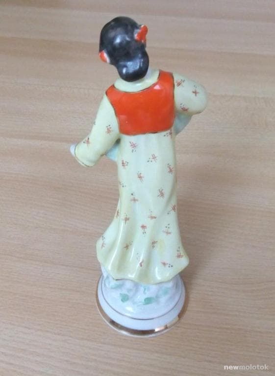 Статуэтка фарфор "Кореянка с цветком" - View 4