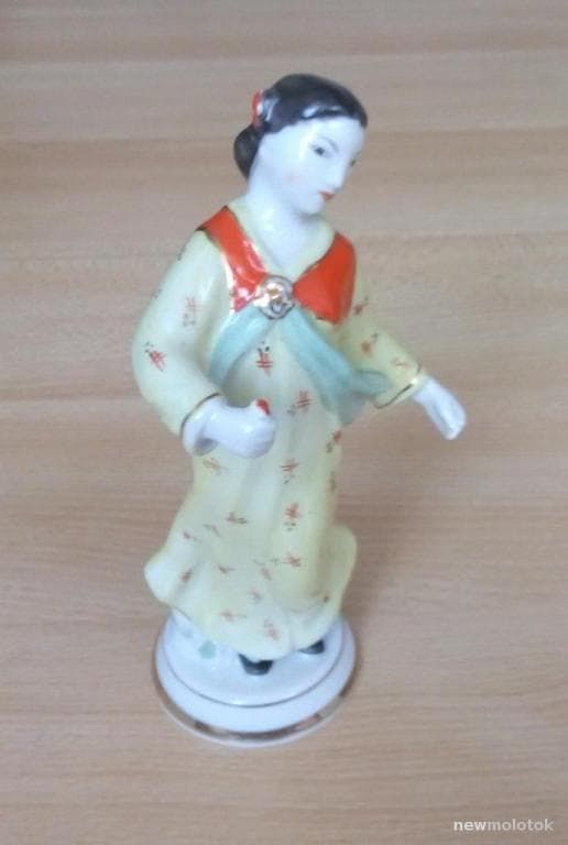 Статуэтка фарфор "Кореянка с цветком" - View 6