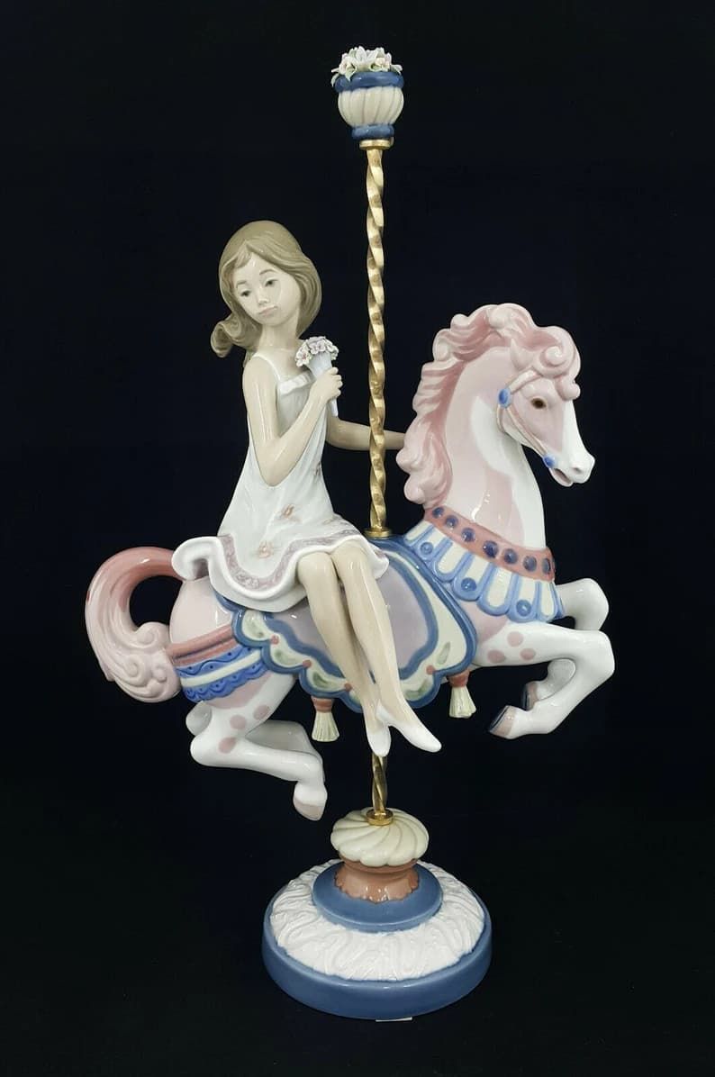 Фигурка Девушка на карусели Лошадь - View 2