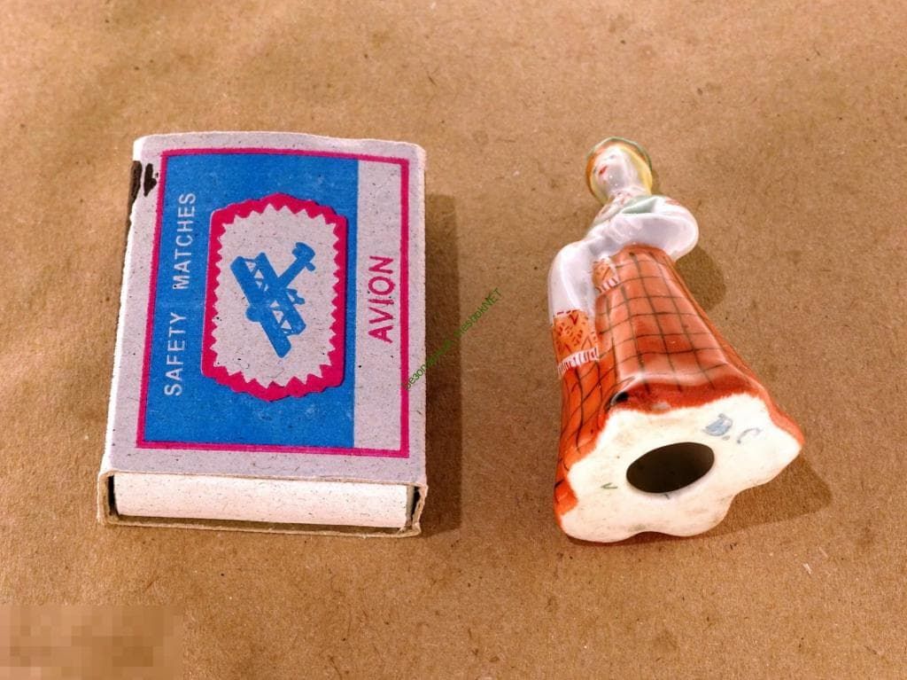 Народная девушка с полотенцем - View 2