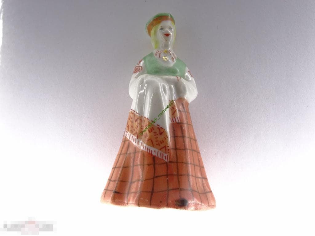 Народная девушка с полотенцем - View 7