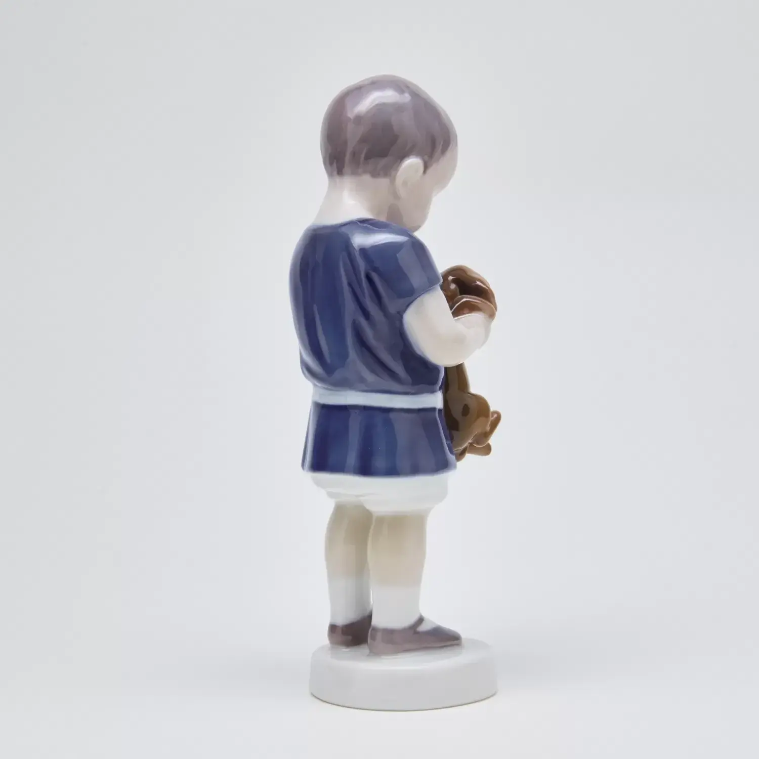 Фигурка "Мальчик с таксой" - View 11