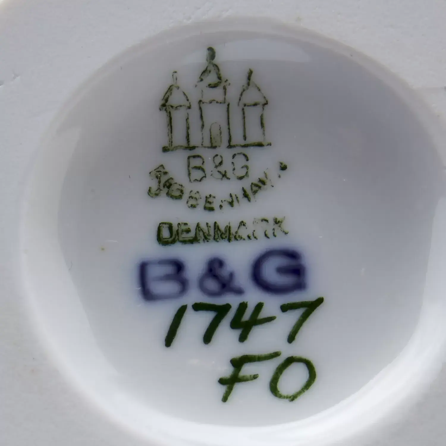 Фигурка "Мальчик с таксой" - View 13