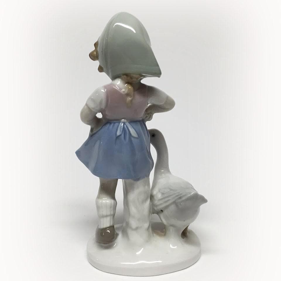 Девочка с гусем - View 2