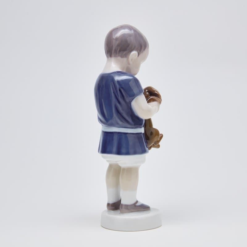 Фигурка "Мальчик с таксой" - View 5