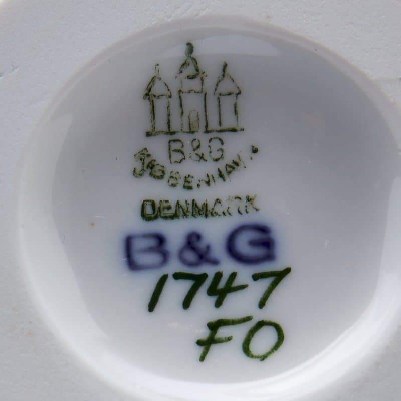 Фигурка "Мальчик с таксой" - View 7